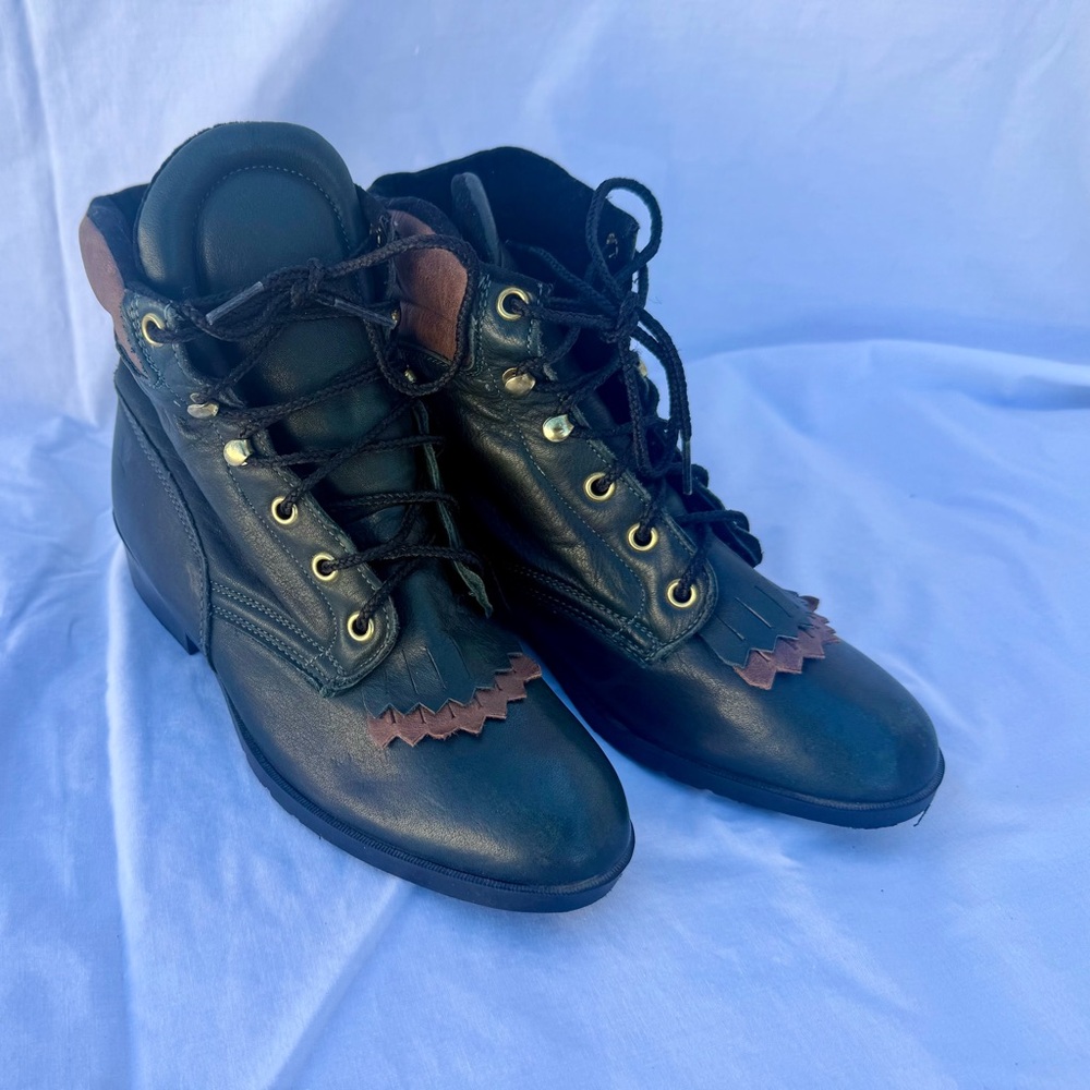 Vintage Laredo Performair Ladies Lacer Boots with Padded Collar Size 6M